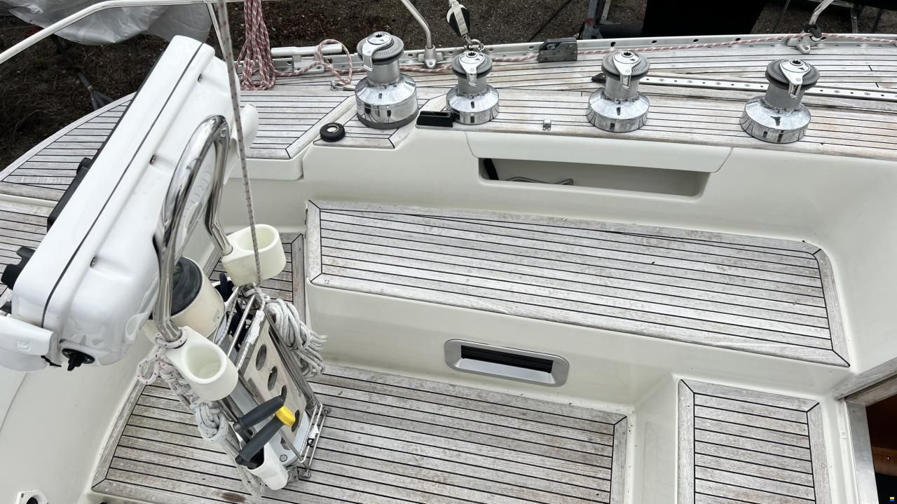 Sweden Yachts 390