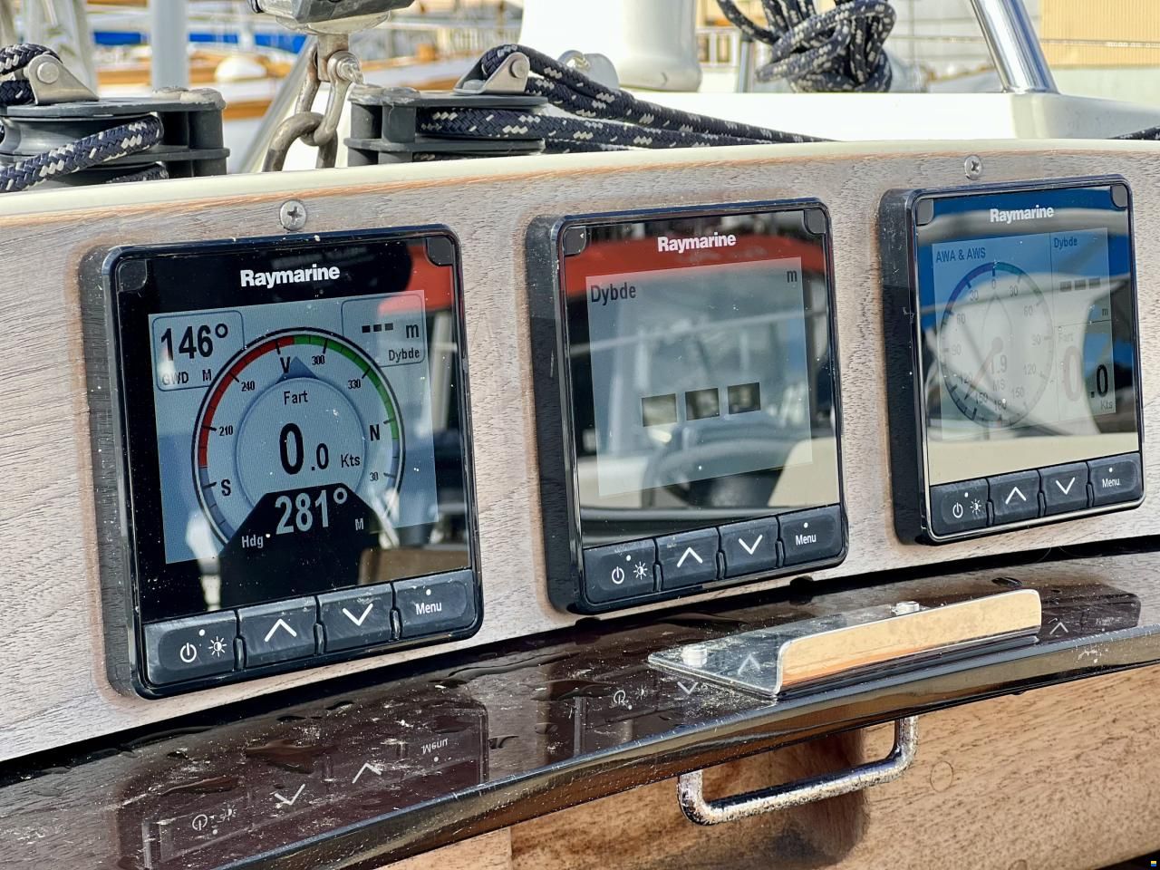Sweden Yachts 390