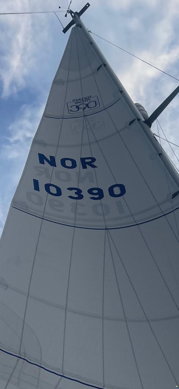 Sweden Yachts 390