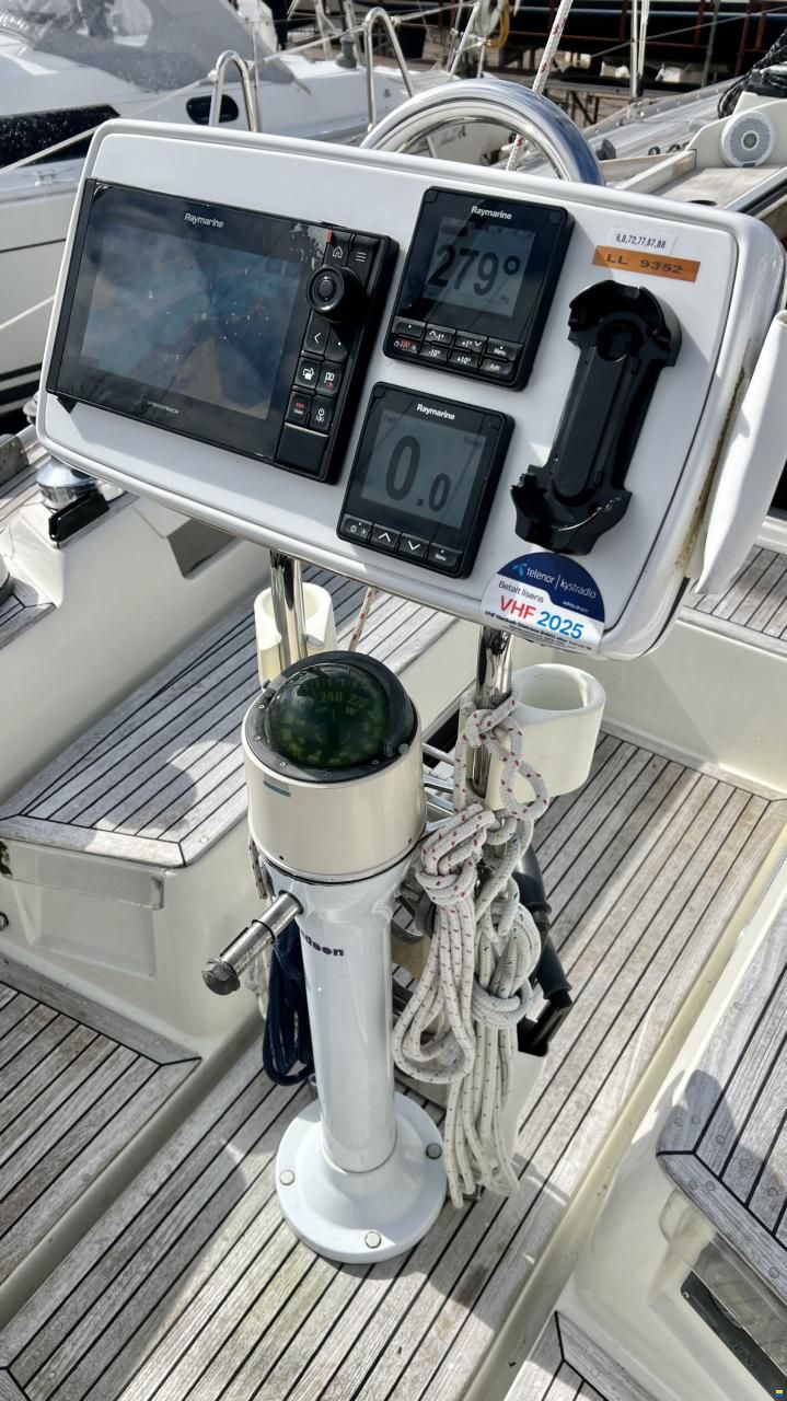 Sweden Yachts 390