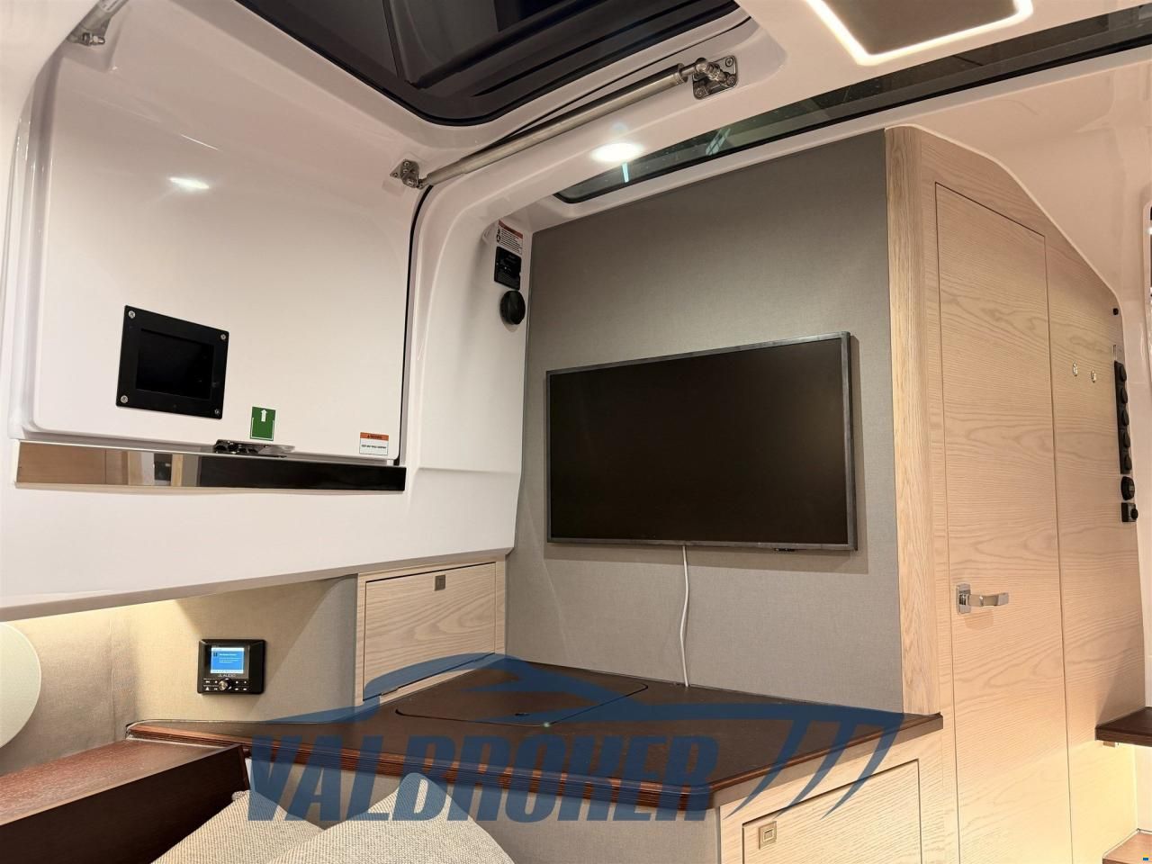 Axopar 45 Cross Cabin