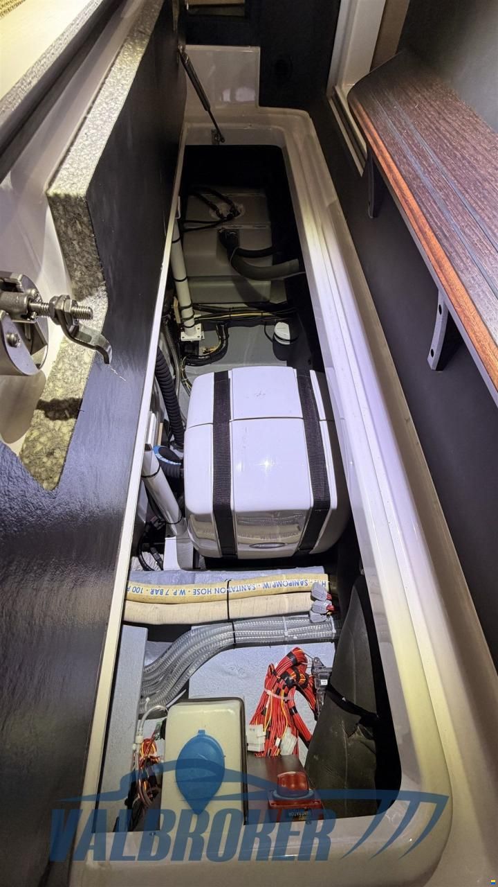 Axopar 45 Cross Cabin
