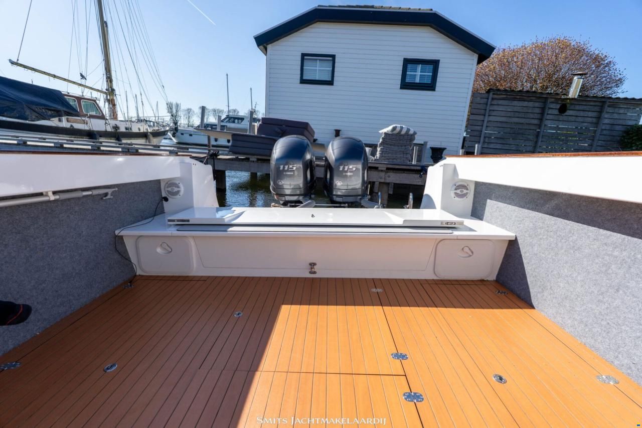Bertram 25
