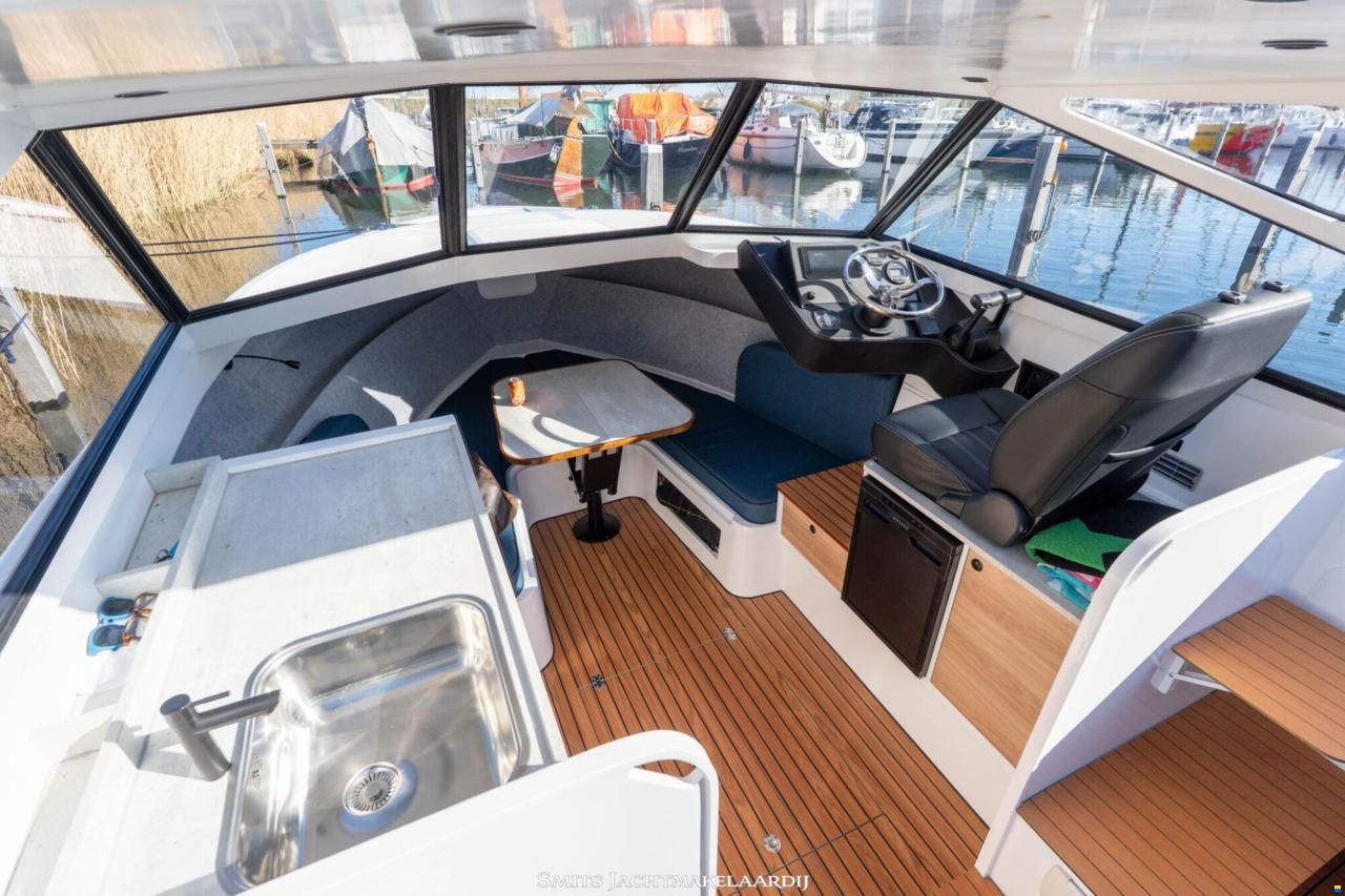 Bertram 25