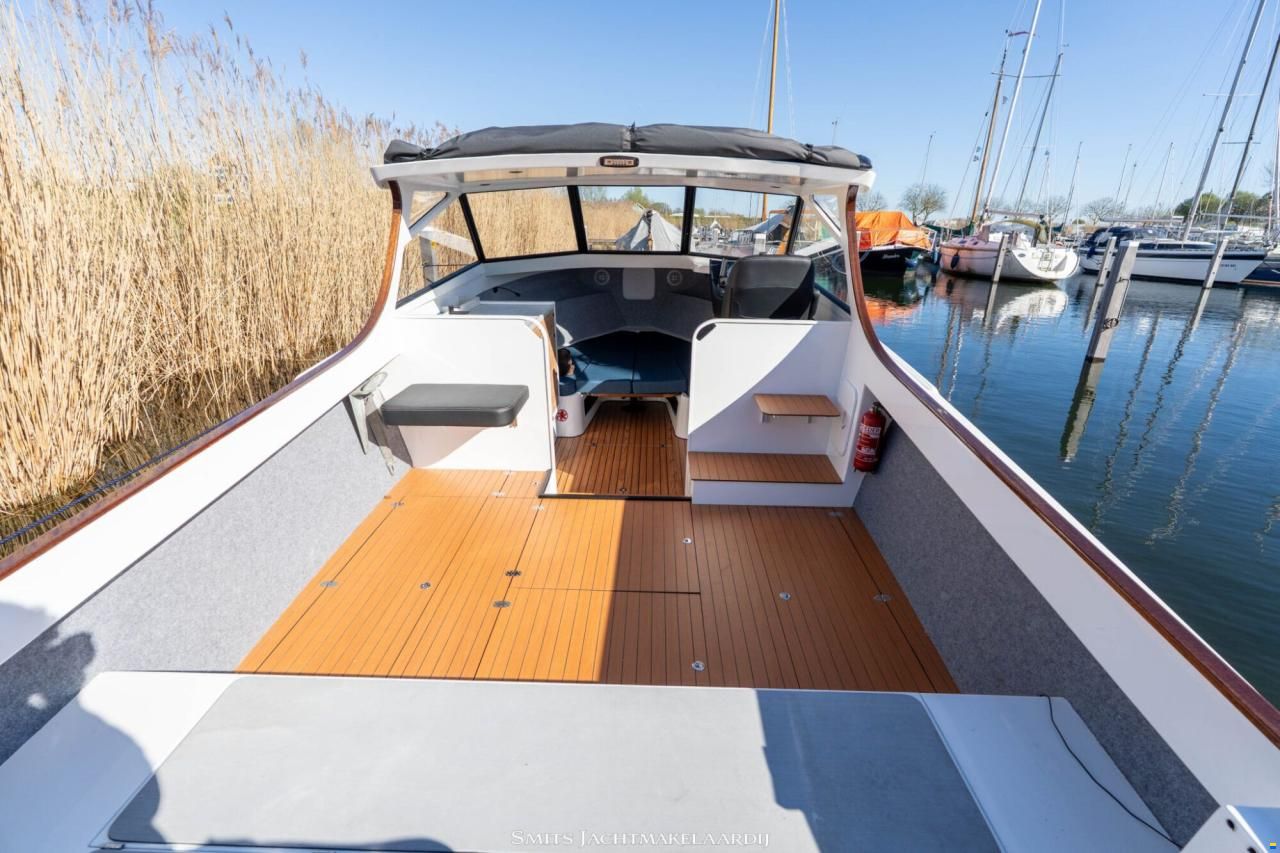 Bertram 25