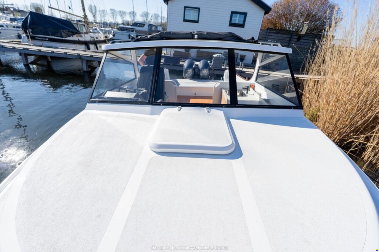 Bertram 25