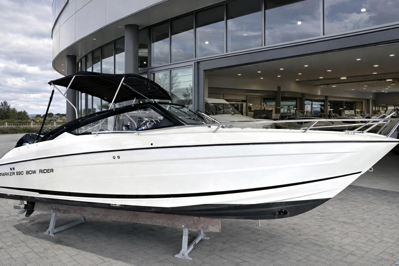 Parker 690 Bow Rider