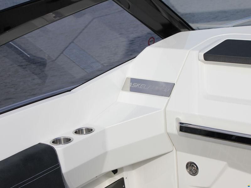 Parker 690 Bow Rider