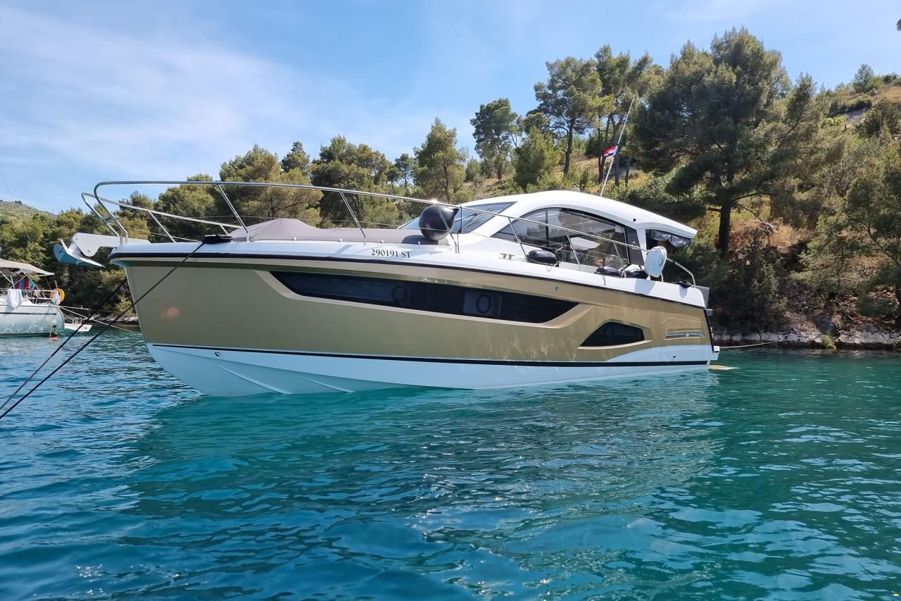 Sealine C390
