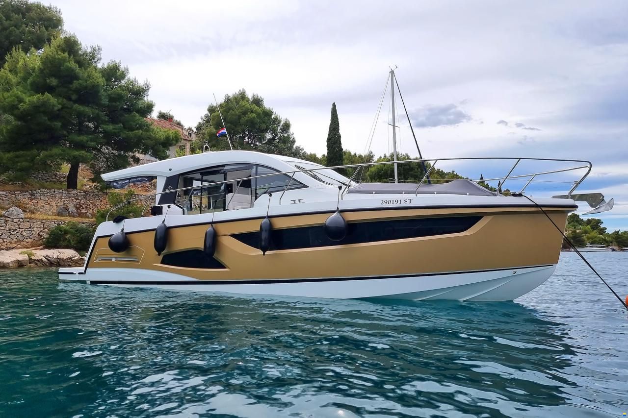 Sealine C390