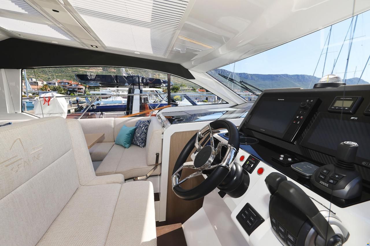 Sealine C390