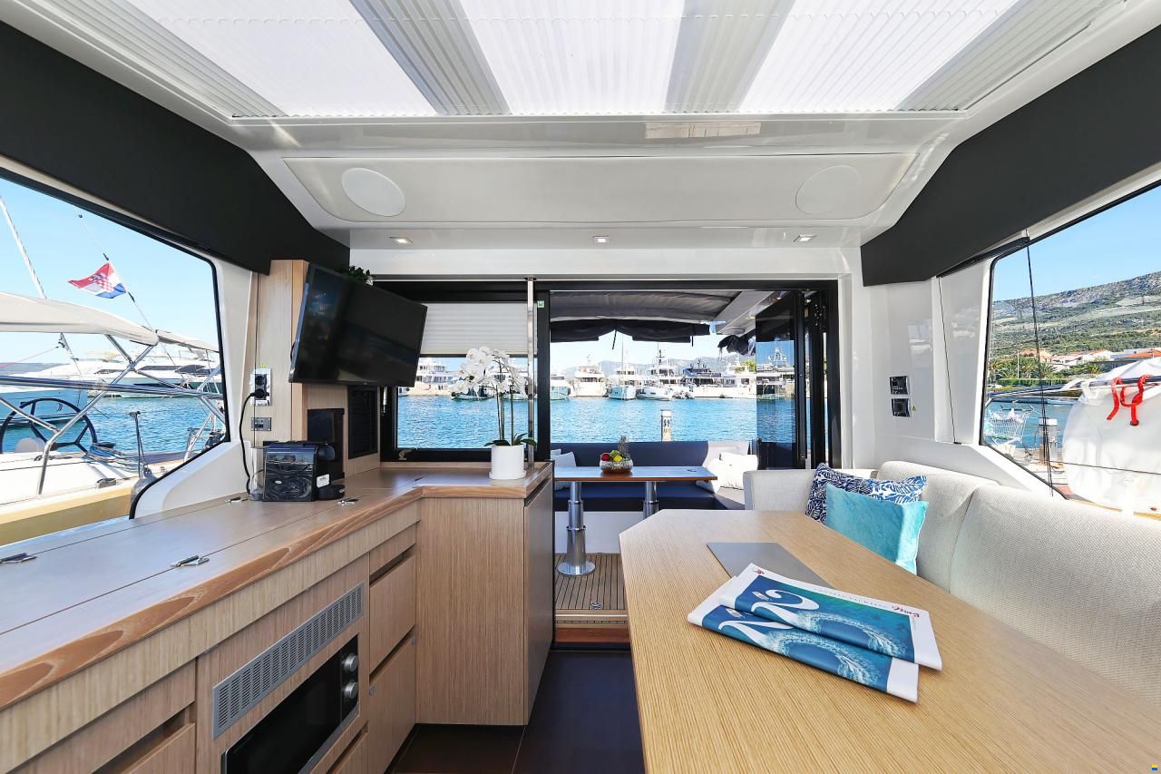 Sealine C390