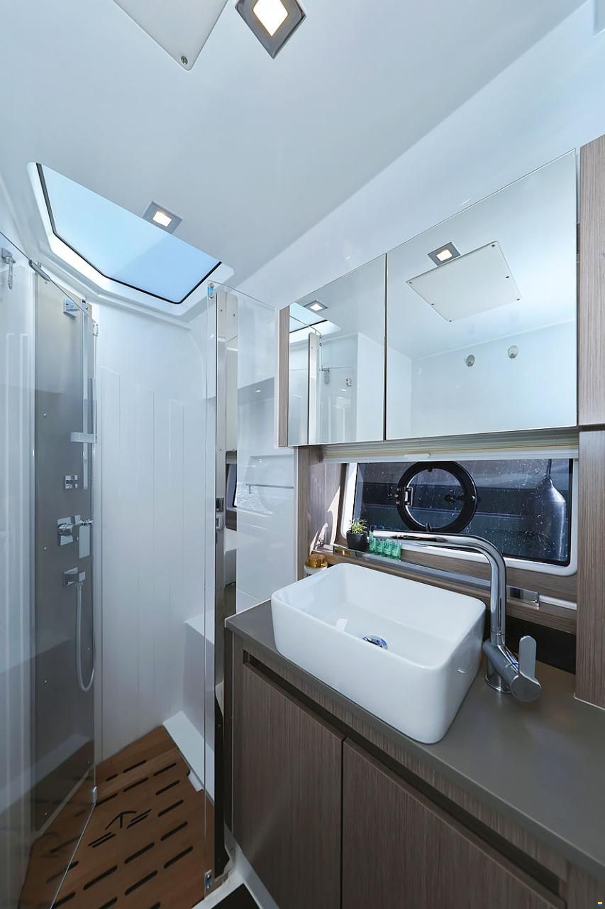 Sealine C390