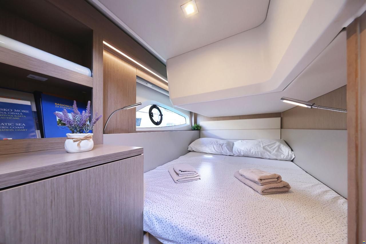 Sealine C390