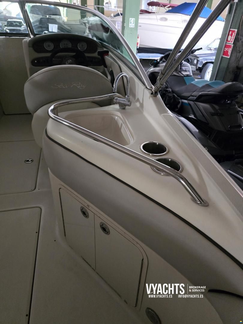 Sea Ray 240 SD