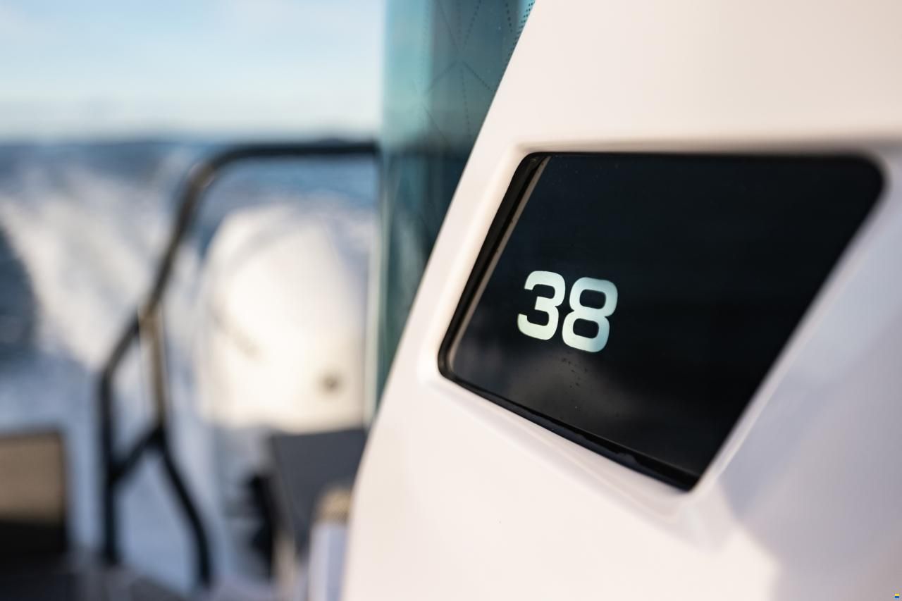 Axopar 38 Cross Cabin