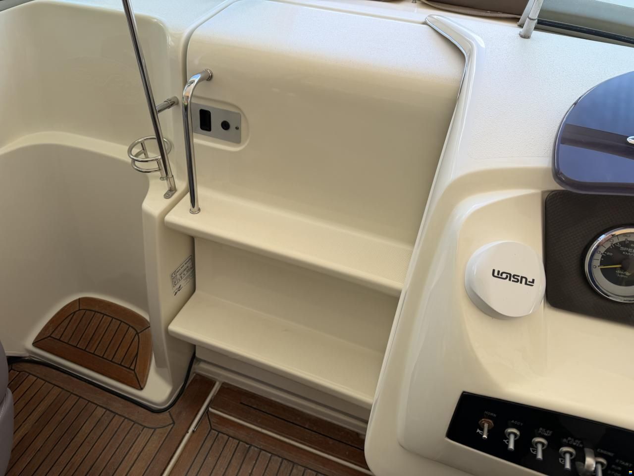 Sea Ray 210 Overnighter