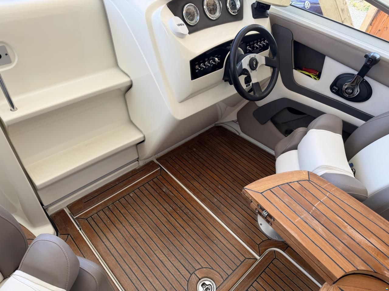 Sea Ray 210 Overnighter