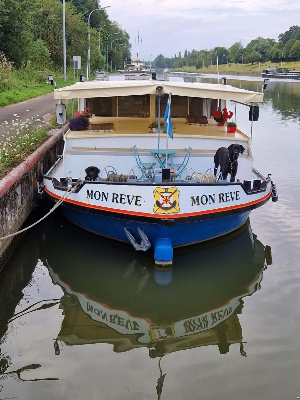 Belgium shipyard Peniche d'habitation navigable