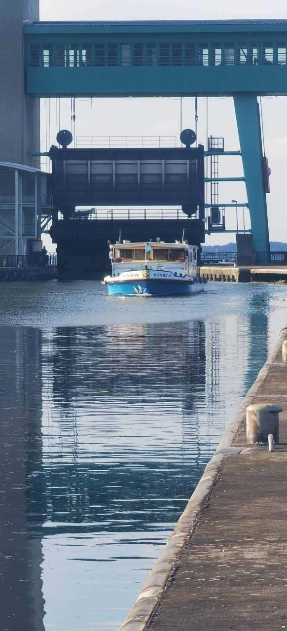 Belgium shipyard Peniche d'habitation navigable