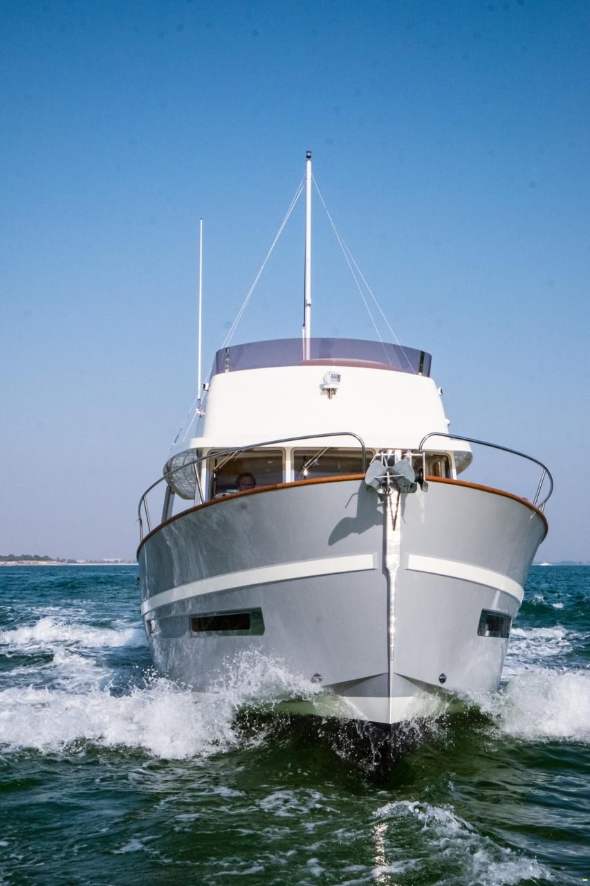 Rhéa 34 Trawler Fly Sedan