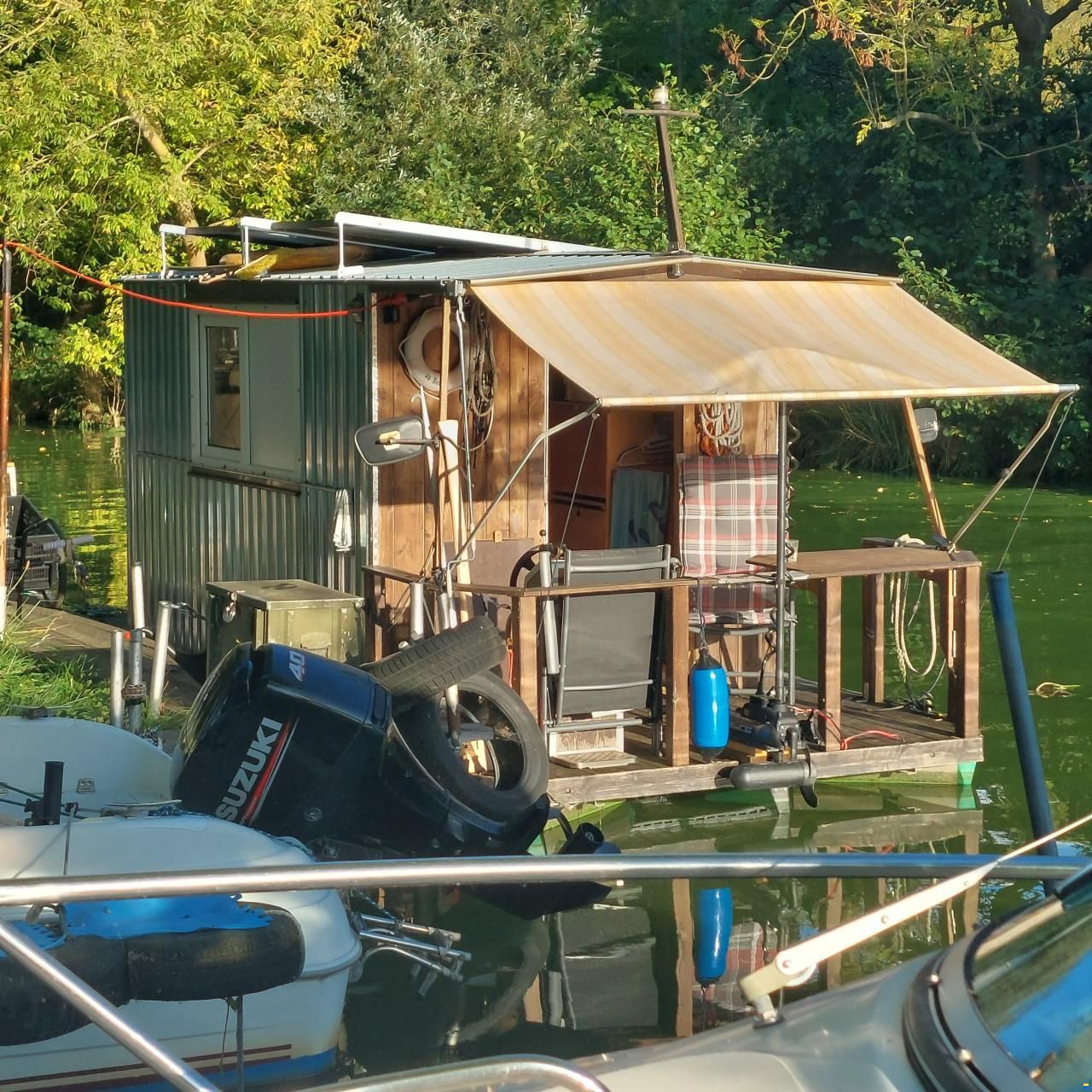 Kleines Hausboot Eigenbau