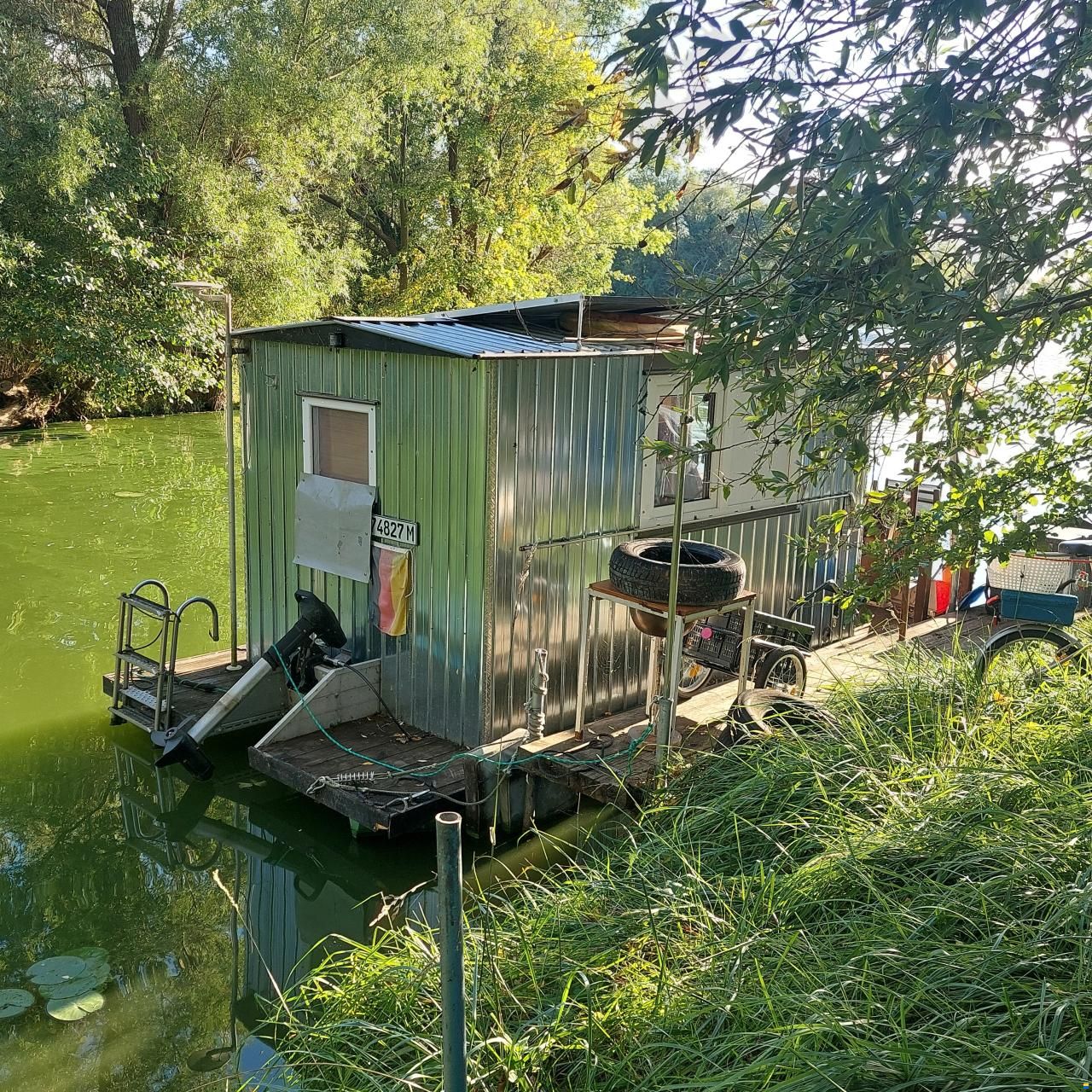 Kleines Hausboot Eigenbau