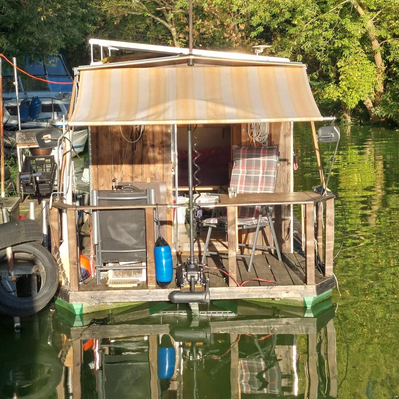 Kleines Hausboot Eigenbau