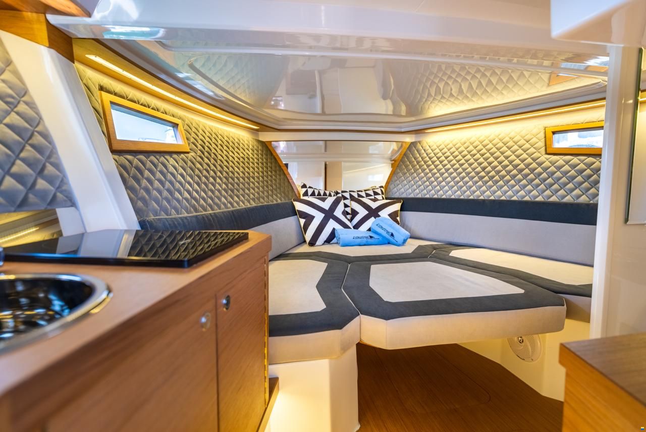 Alfastreet 28 Cabin