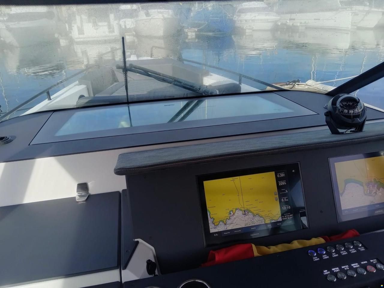 Axopar 37 Sports Cabin