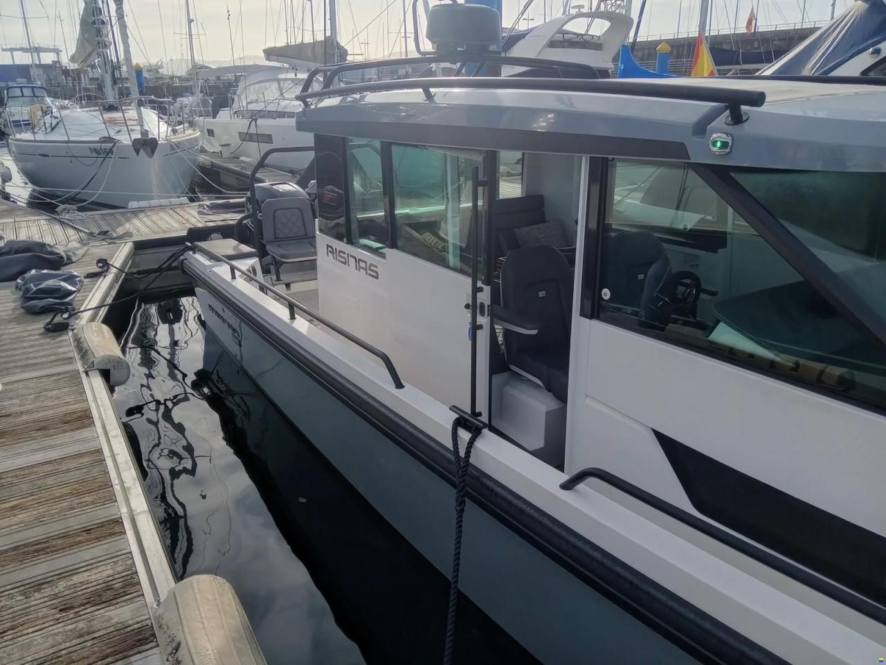 Axopar 37 Sports Cabin