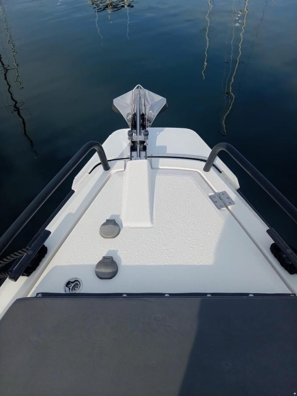 Axopar 37 Sports Cabin