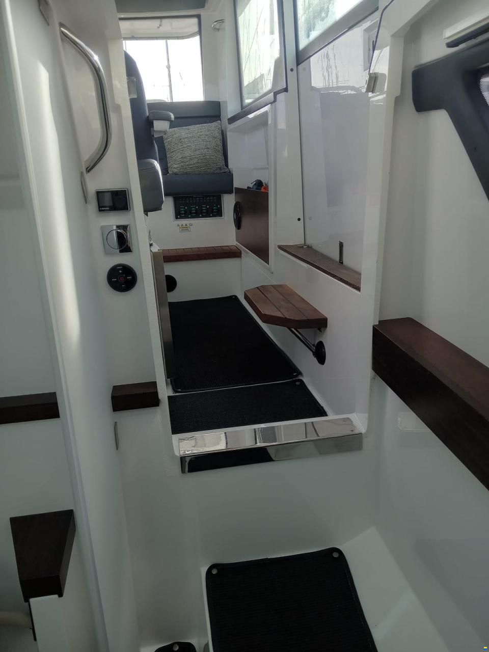 Axopar 37 Sports Cabin
