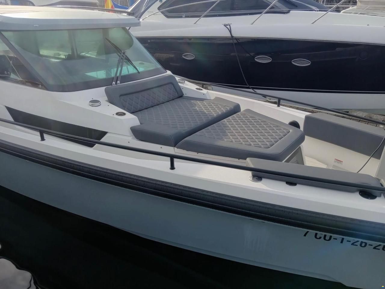 Axopar 37 Sports Cabin