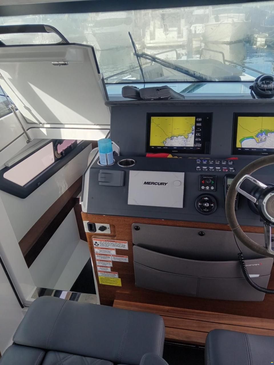 Axopar 37 Sports Cabin