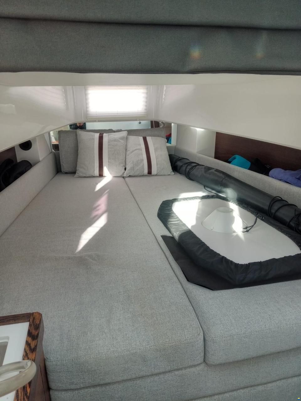 Axopar 37 Sports Cabin