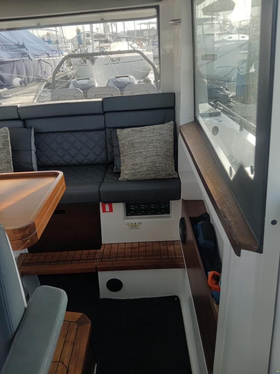 Axopar 37 Sports Cabin