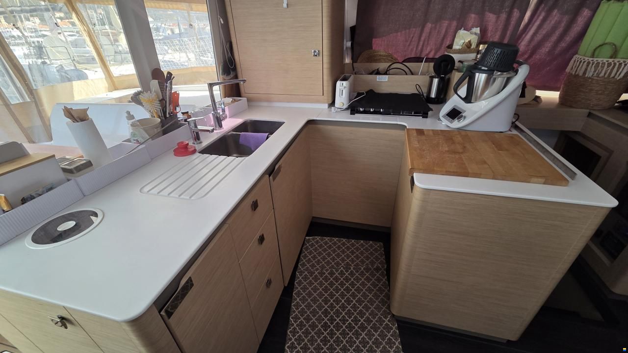 Fountaine Pajot Astrea 42