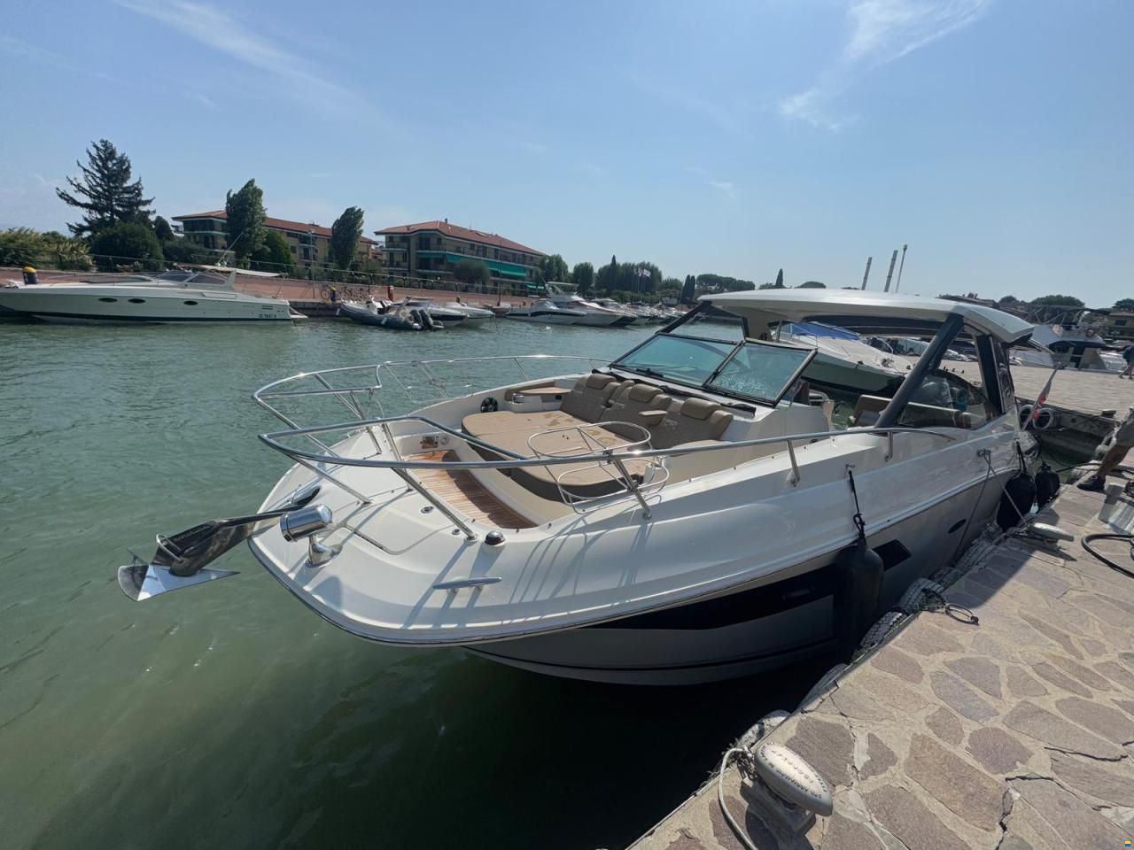 Sea Ray Sundancer 320