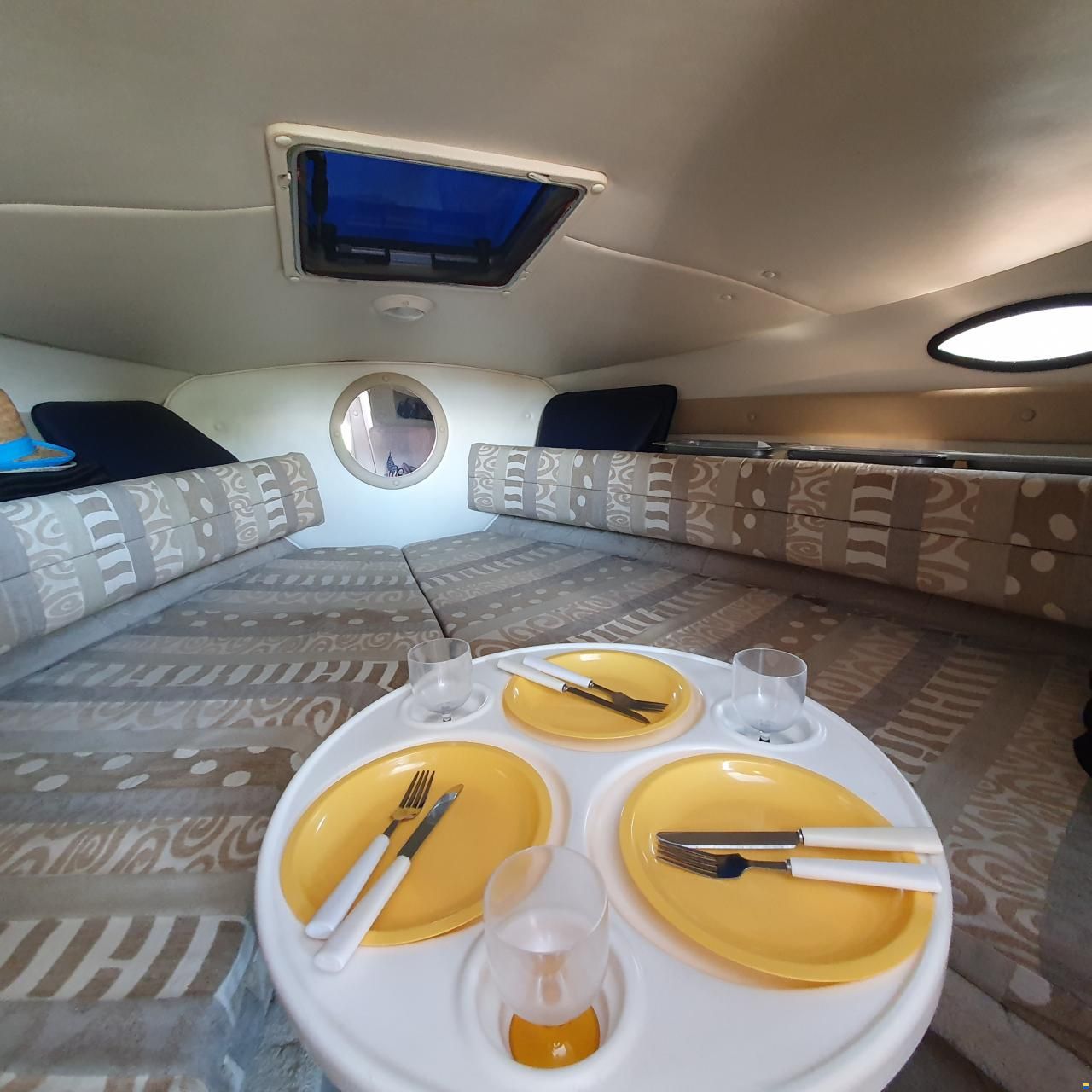 Rinker 232 Captiva Cuddy