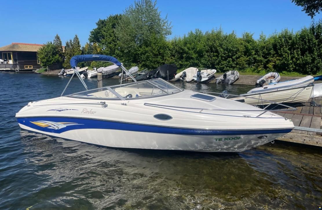 Rinker 232 Captiva Cuddy