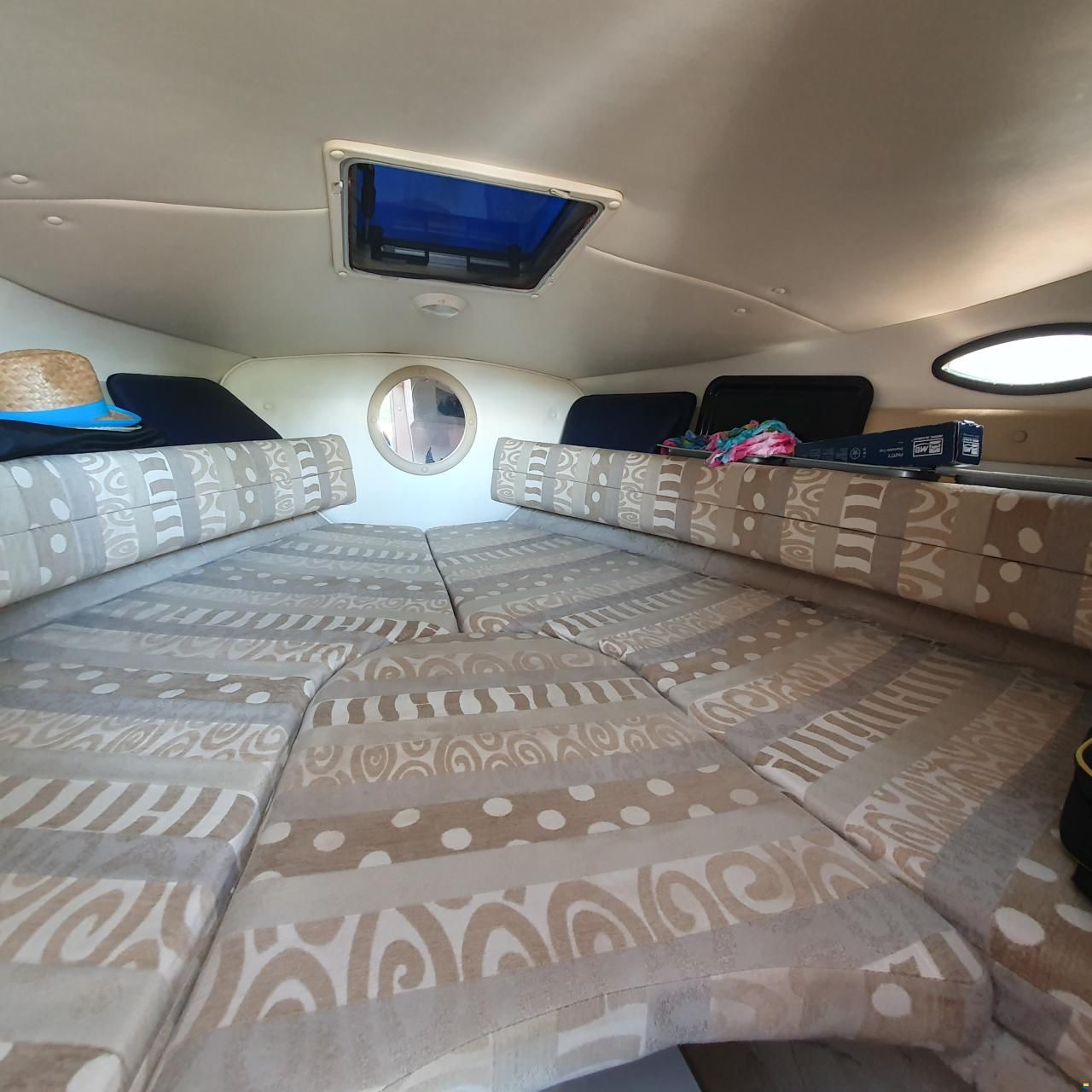 Rinker 232 Captiva Cuddy