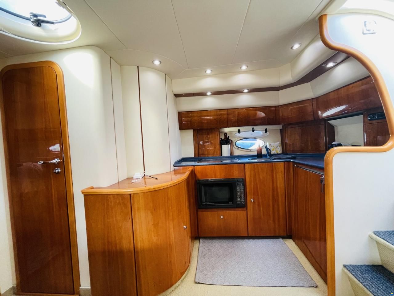 Princess V42