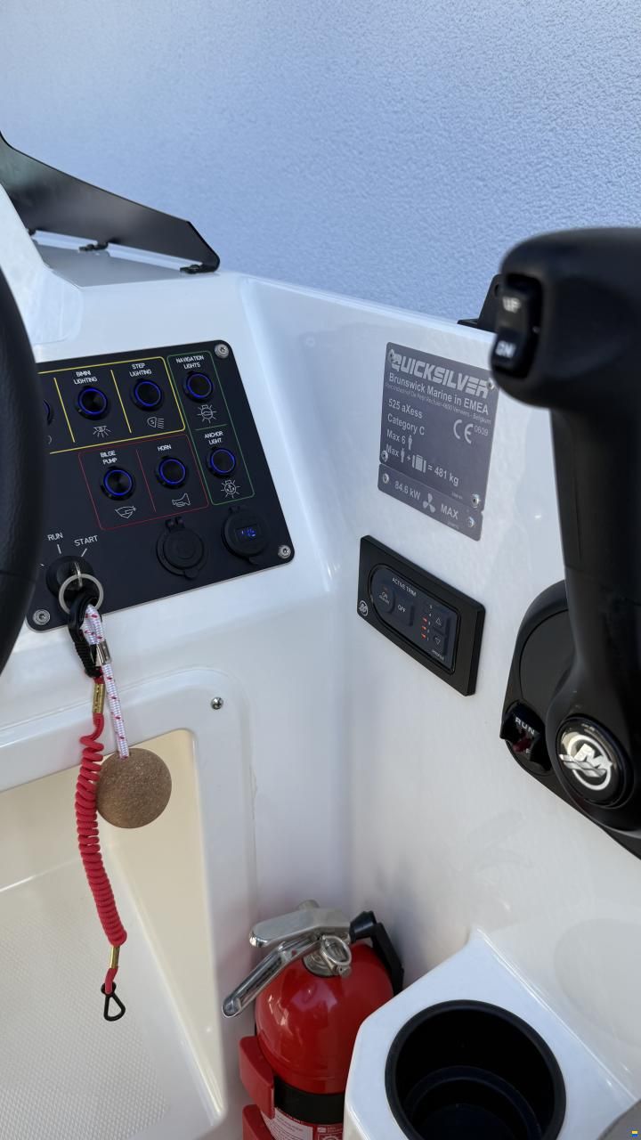 Quicksilver 525 aXess