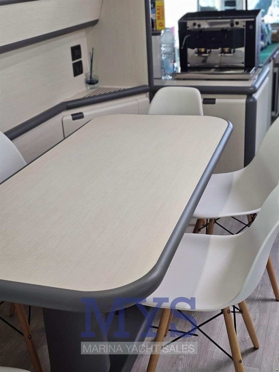 Ferretti 70