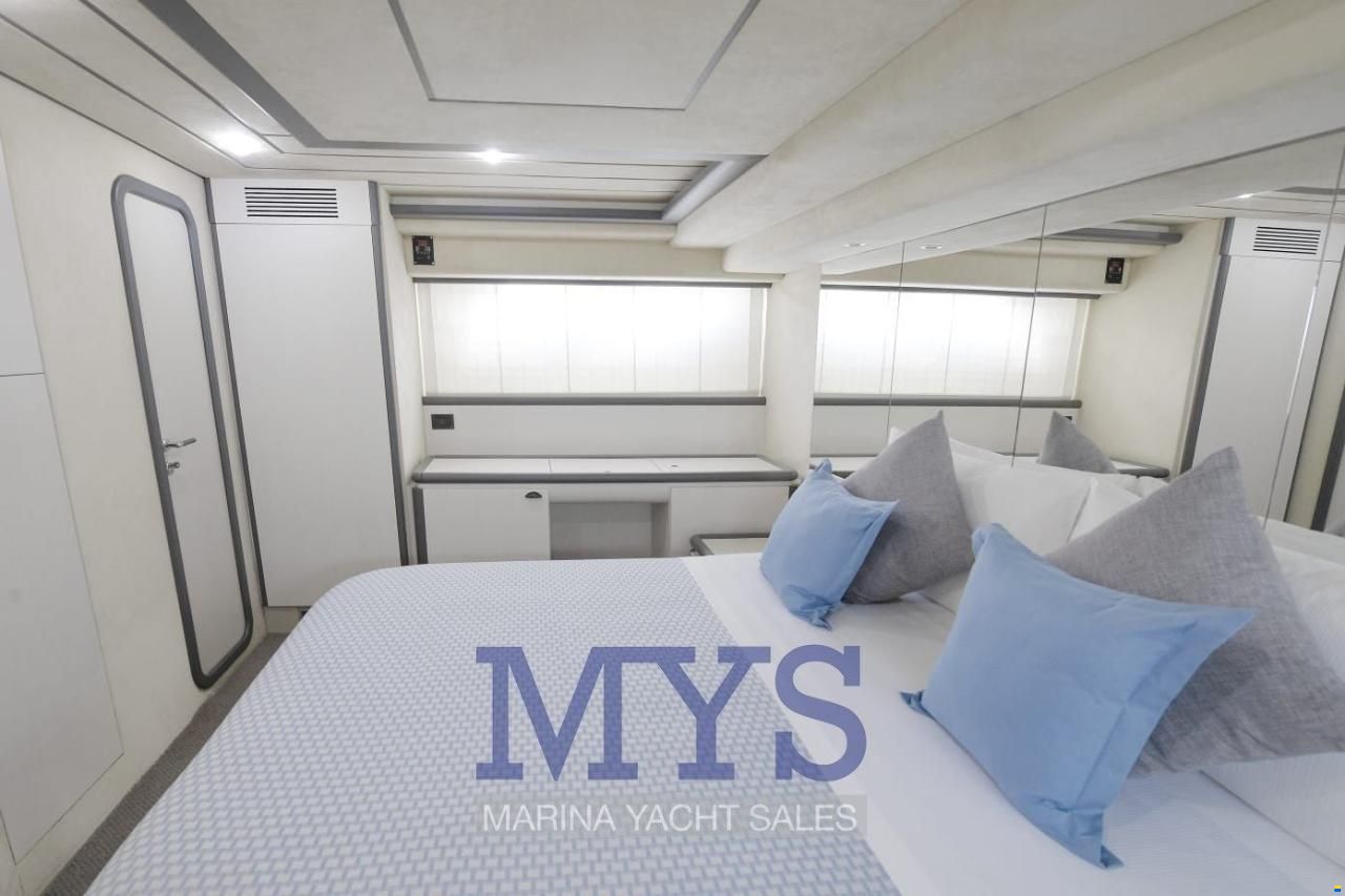 Ferretti 70