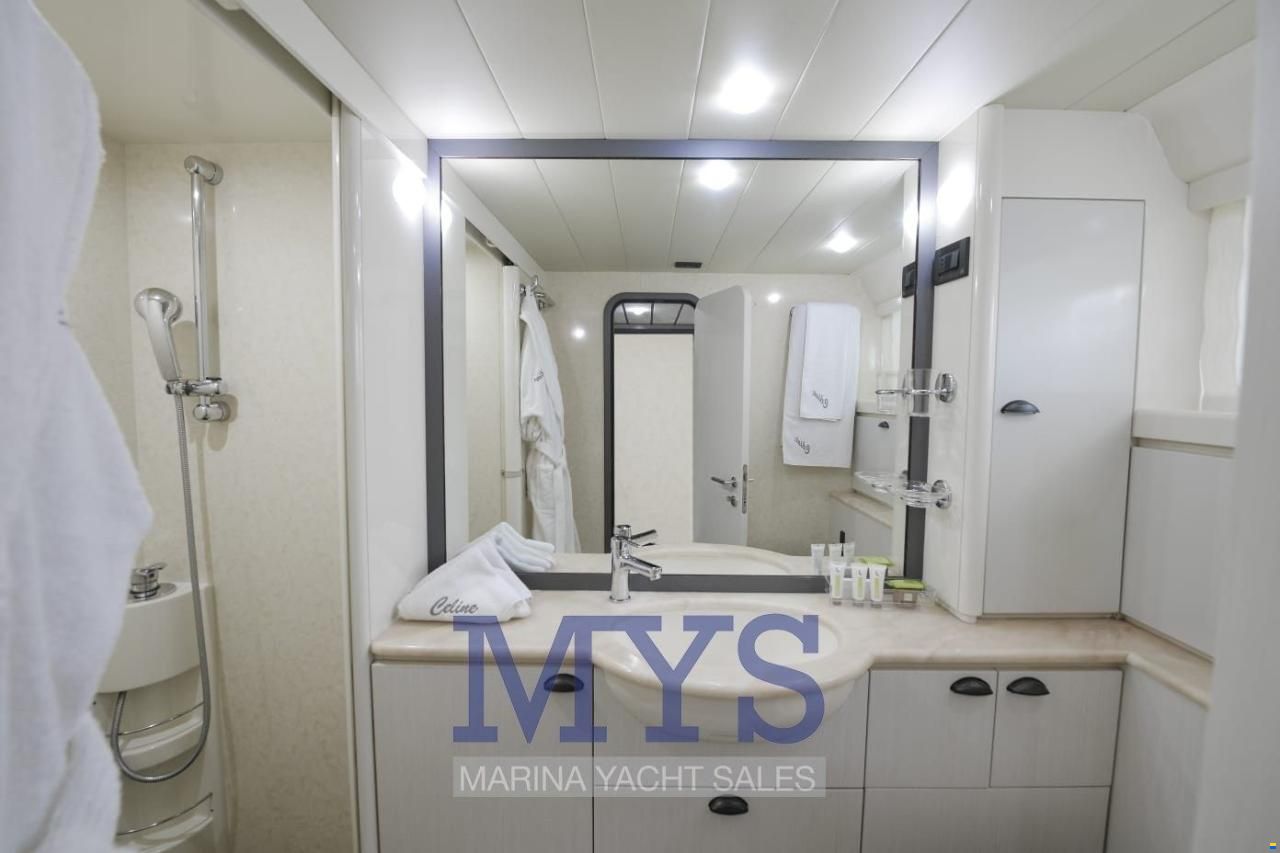 Ferretti 70