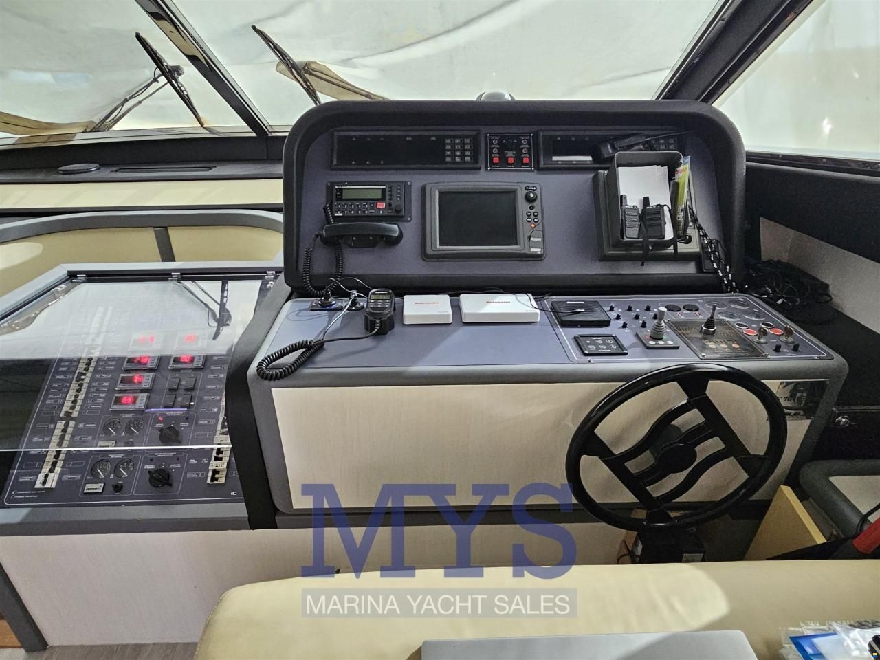 Ferretti 70