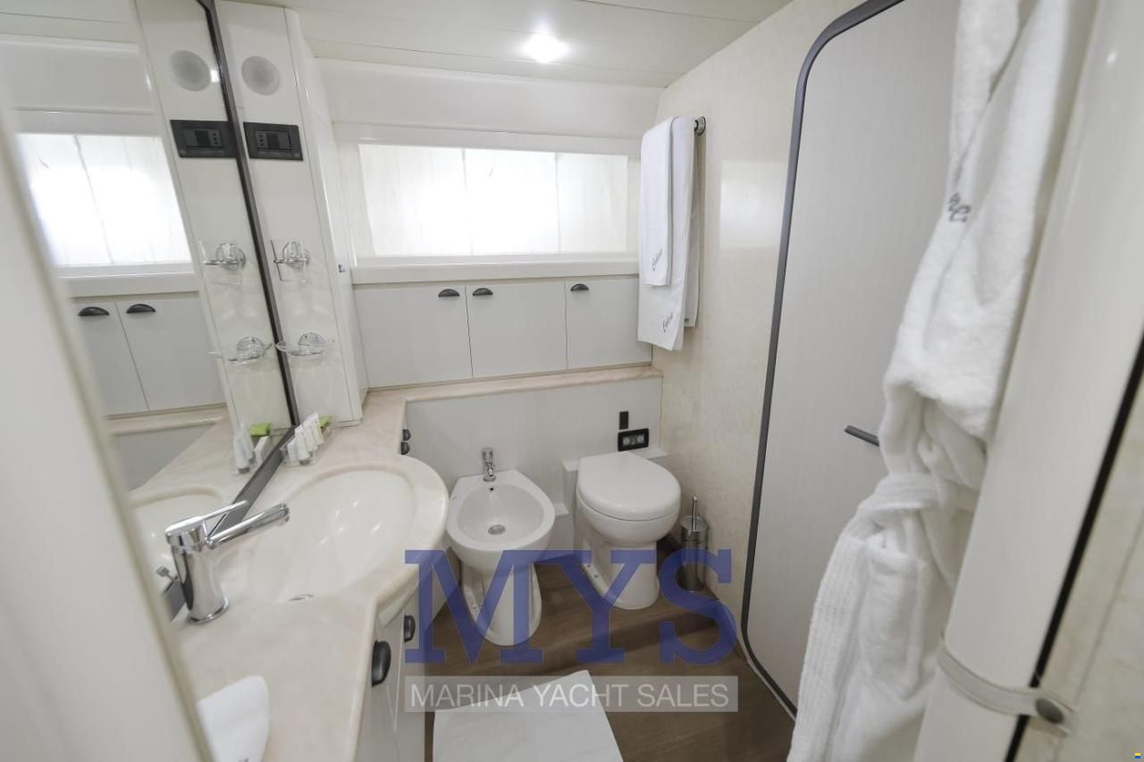 Ferretti 70