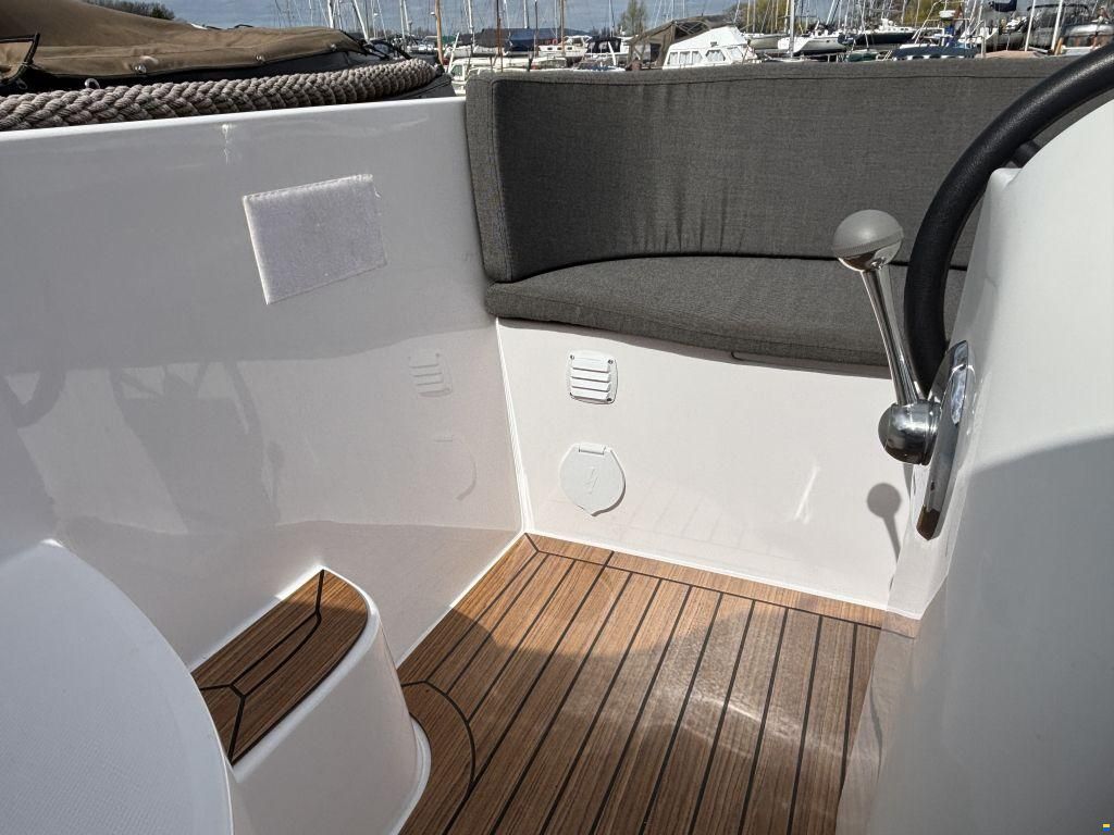 Lago Amore 570 Tender